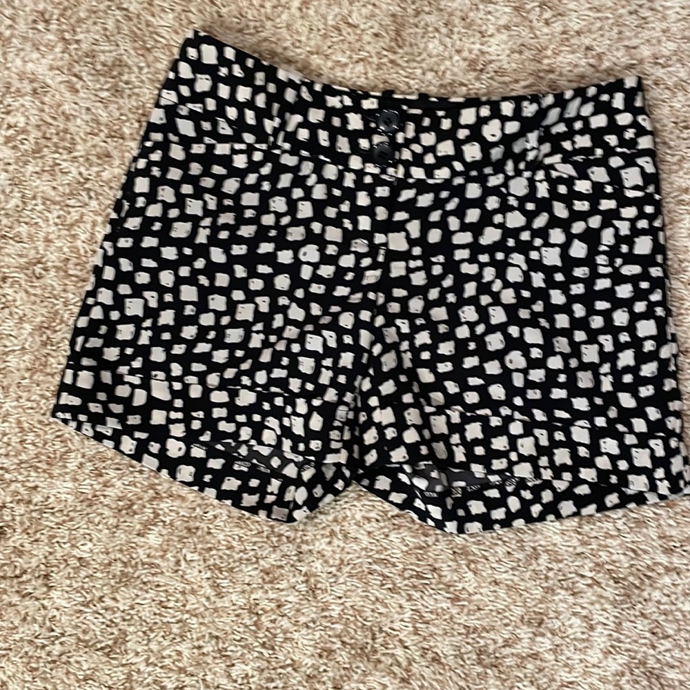The Limited patterned shorts. Size 0